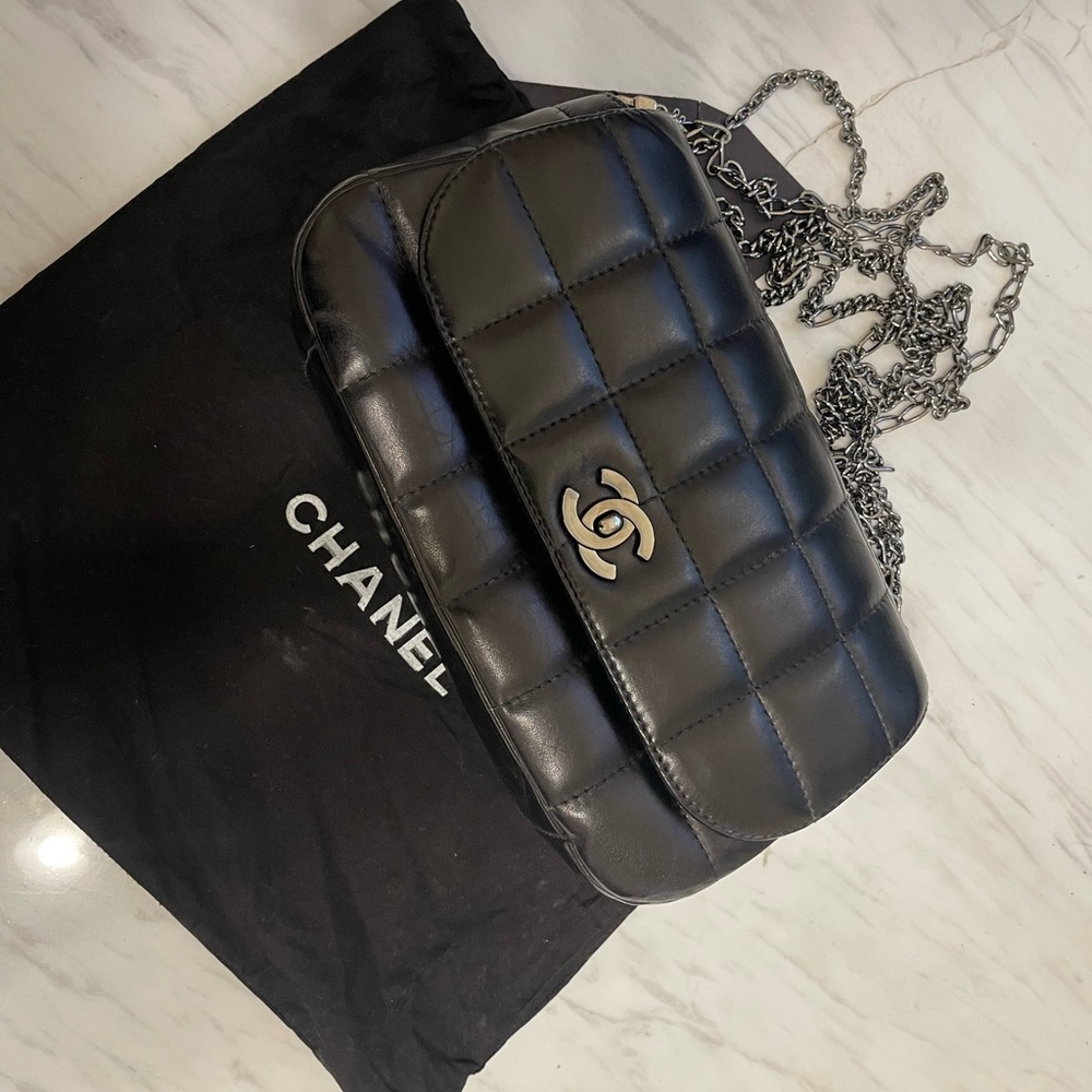 Chanel Lambskin Quilted Chain Bag